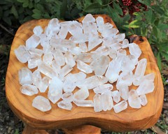 2000 Carat Lot Natural Clear Quartz Points (40 – 60 Crystals) Reiki Healing Wand
