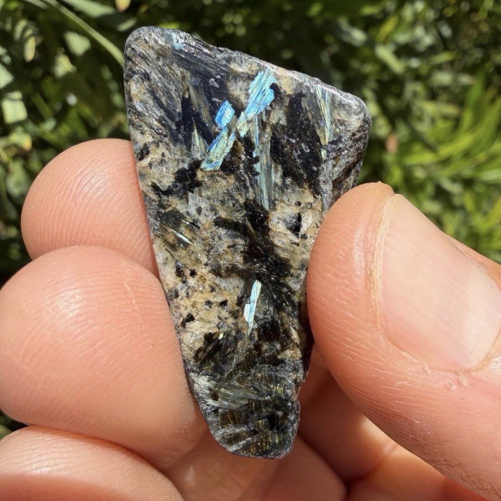 Nuummite Crystal Finland, Genuine Sorcerer’s Stone, Iridescent Stone, 8.61g